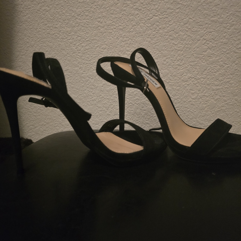 Chic Black Suede Heels